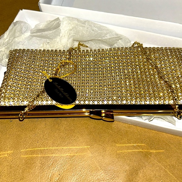 Isabella Adam’s - Picture 4 of 6